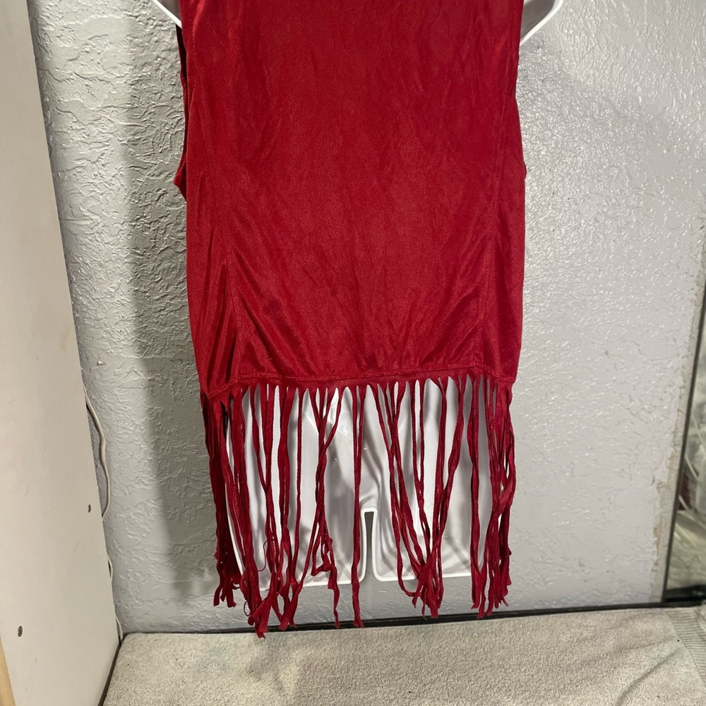 Red Fringe Sleeveless Vest - Picture 4 of 6